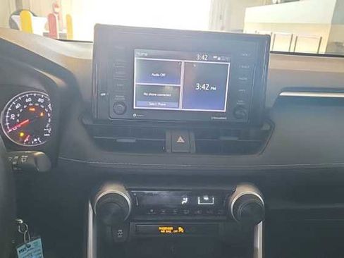 Used 2021 Toyota RAV4 LE image 8