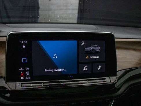 Used 2024 Volkswagen Atlas SE image 35