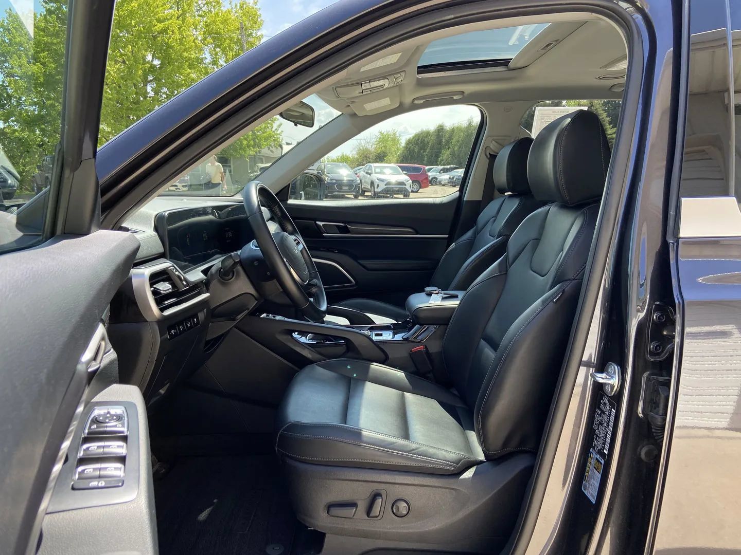 Used 2025 Kia Telluride S AWD/4WD image 11