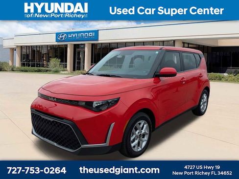 Used 2023 Kia Soul FWD image 1