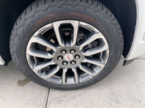 Used 2023 GMC Acadia Denali w/ Denali Ultimate Package image 25