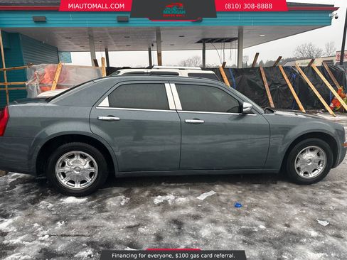 Used 2005 Chrysler 300 Touring image 4