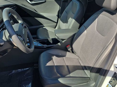 Used 2023 Kia Niro Wave image 11