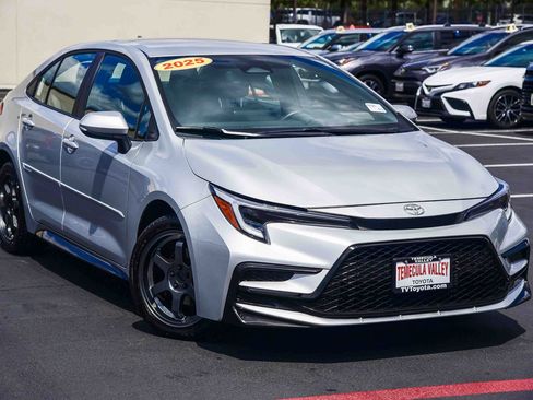 Used 2025 Toyota Corolla SE image 1