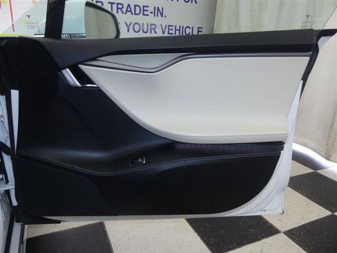 Used 2019 Tesla Model S Standard Range image 22