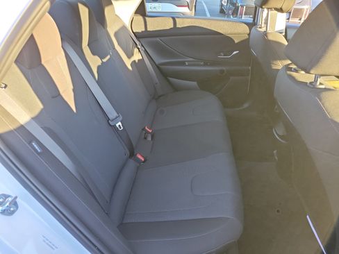 Certified 2025 Hyundai Elantra SE image 22
