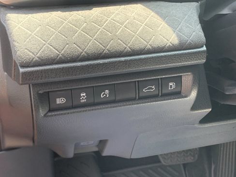 Used 2025 Toyota Camry XLE FWD image 32