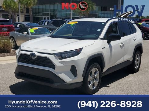 Used 2020 Toyota RAV4 LE AWD/4WD image 4