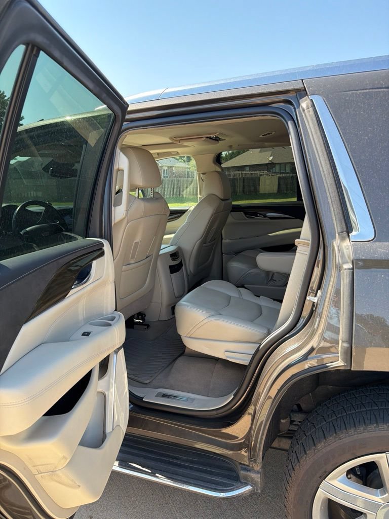 Used 2020 Cadillac Escalade Luxury AWD/4WD image 28