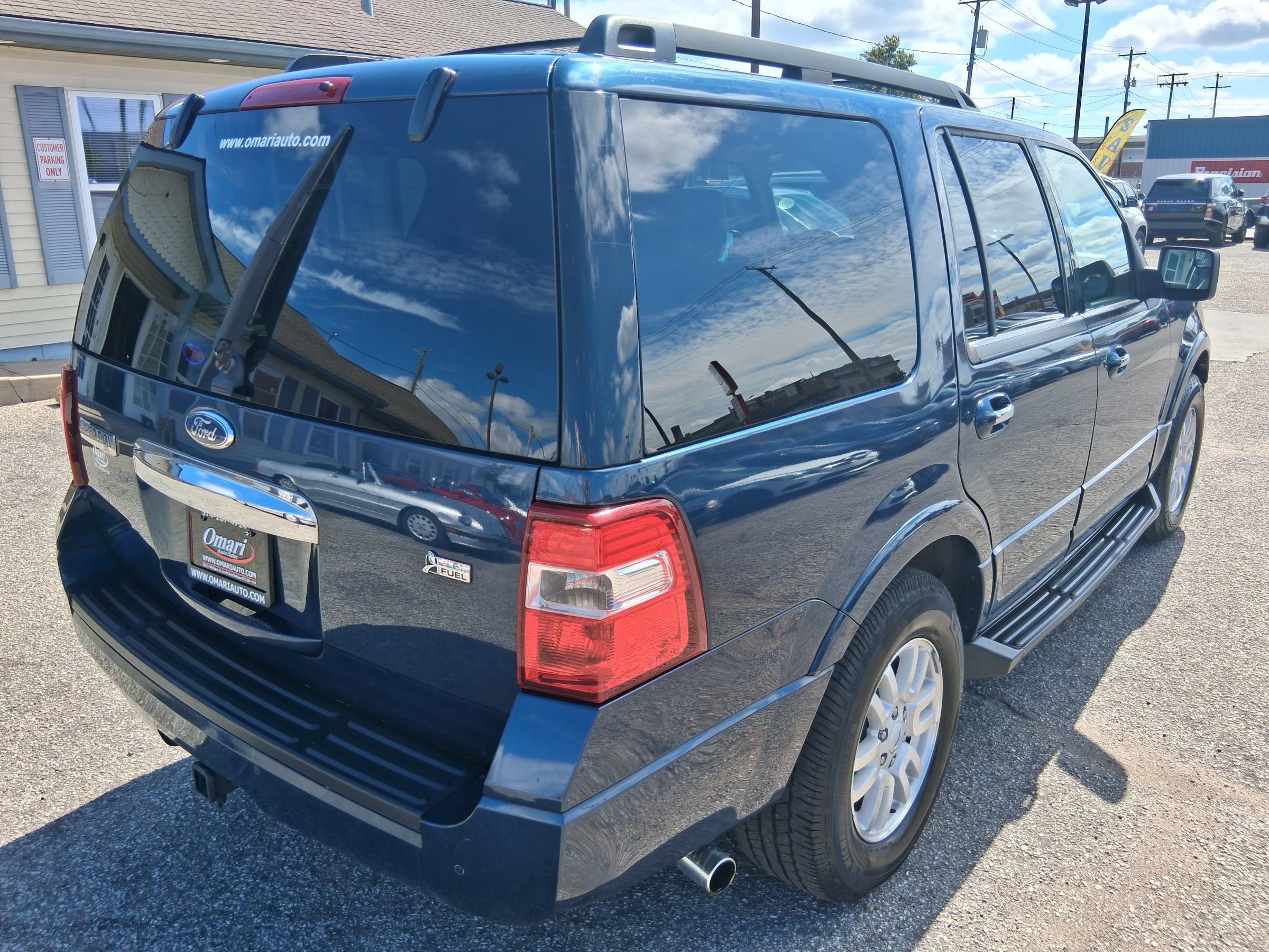 Used 2014 Ford Expedition XLT w/ Leather Seating Package AWD/4WD image 5
