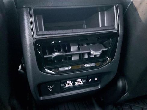 Used 2025 Jeep Grand Cherokee Limited w/ Black Appearance Package image 33