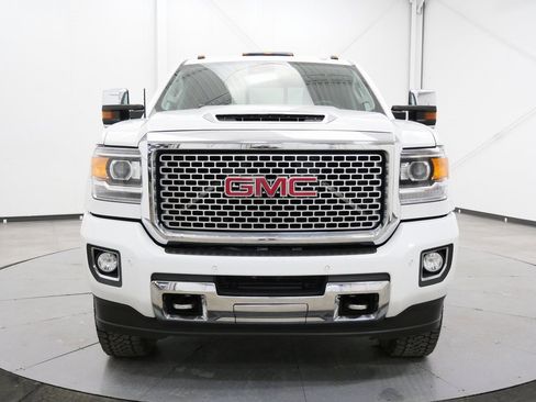 Used 2017 GMC Sierra 2500 Denali w/ Duramax Plus Package image 2