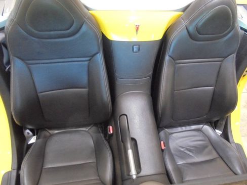 Used 2007 Pontiac Solstice Convertible RWD image 12