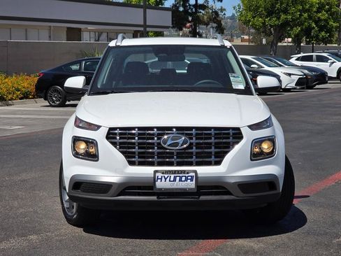 New 2025 Hyundai Venue SEL image 3