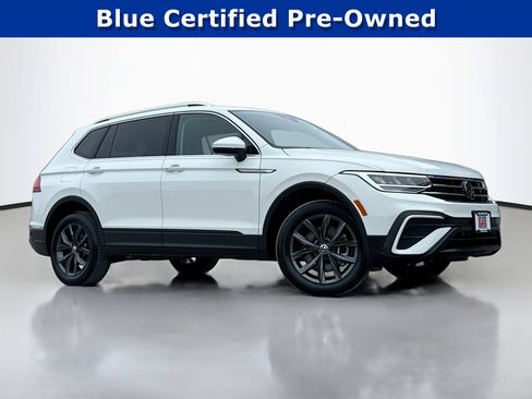 Used 2022 Volkswagen Tiguan SE w/ Panoramic Sunroof Package image 1