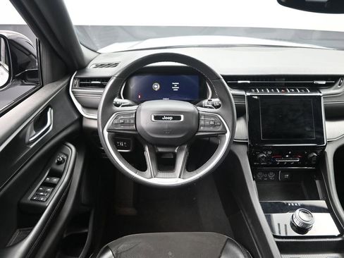 Used 2024 Jeep Grand Cherokee L Laredo image 19