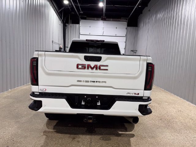 Used 2024 GMC Sierra 2500 AT4 w/ Technology Package AWD/4WD image 7