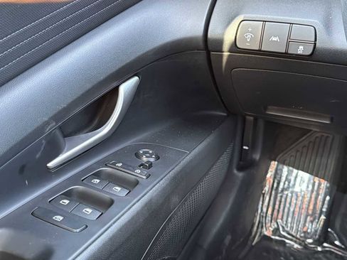 Certified 2022 Hyundai Elantra SEL image 17