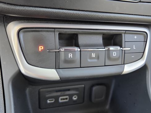 Used 2024 GMC Terrain SLT AWD/4WD image 21