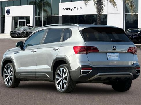 Used 2022 Volkswagen Taos SE FWD image 6