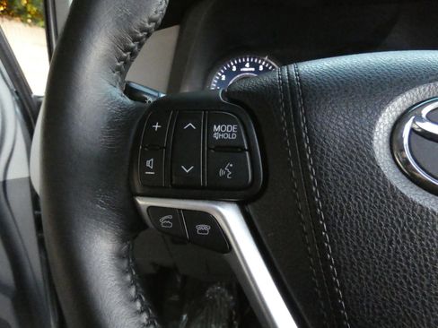 Used 2015 Toyota Sienna XLE image 60