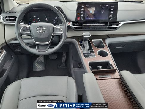 Used 2024 Toyota Sienna XLE image 11