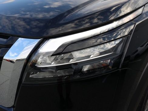 New 2025 Nissan Pathfinder SV image 10