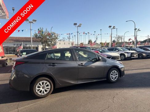 Used 2022 Toyota Prius LE FWD image 4