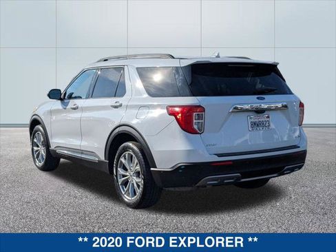 Certified 2020 Ford Explorer XLT w/ Equipment Group 202A image 3