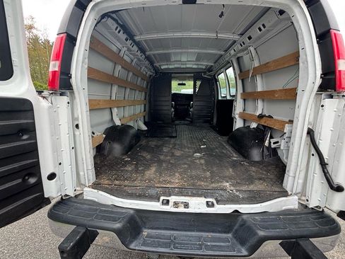 Used 2019 GMC Savana 2500 w/ Driver Convenience Package RWD image 10