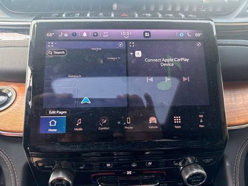 Used 2025 Jeep Grand Cherokee Summit AWD/4WD image 2