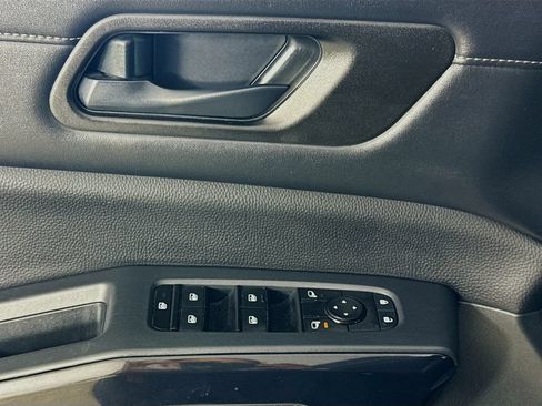 Used 2024 Nissan Pathfinder SV FWD image 23