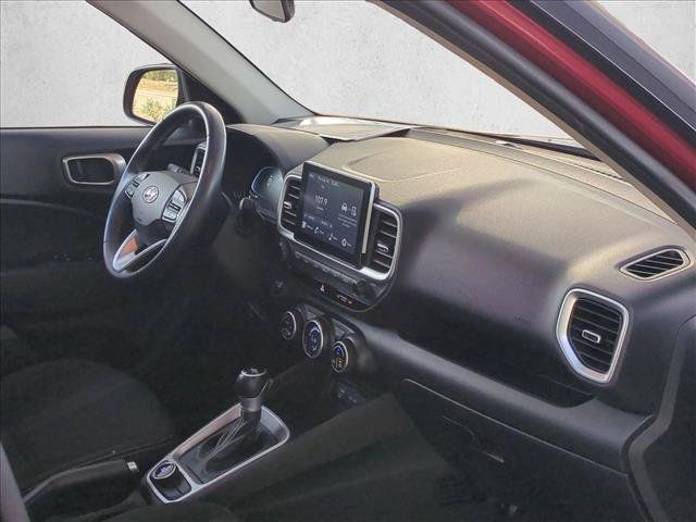 Used 2024 Hyundai Venue SEL FWD image 21