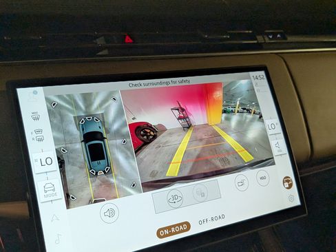 Used 2024 Land Rover Range Rover Sport SE image 30