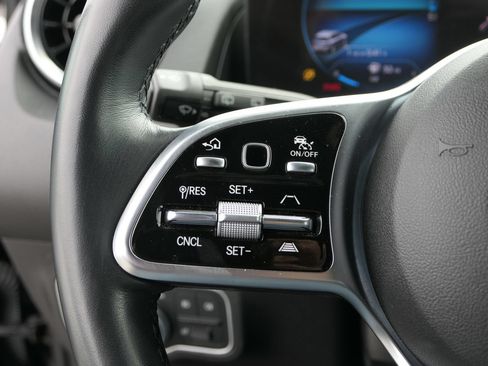 Used 2023 Mercedes-Benz GLB 250 4MATIC image 11