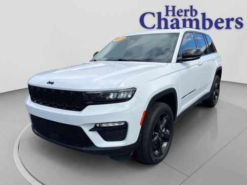 Used 2023 Jeep Grand Cherokee Limited w/ Black Appearance Package AWD/4WD image 9