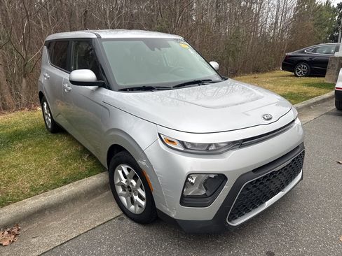 Certified 2020 Kia Soul S image 1