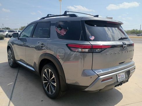 New 2026 Nissan Pathfinder Platinum image 4