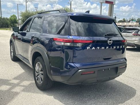 Used 2025 Nissan Pathfinder SV FWD image 9