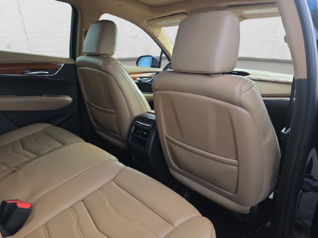 Used 2017 Cadillac XT5 Platinum AWD/4WD image 11