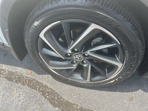 Used 2021 Toyota C-HR Limited FWD image 13