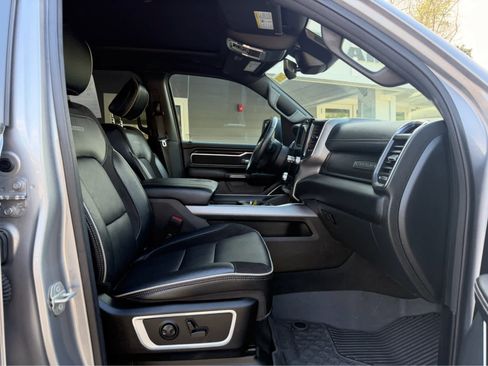 Used 2024 RAM 1500 Laramie AWD/4WD image 18