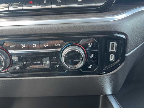 Used 2022 Chevrolet Silverado 1500 LTZ AWD/4WD image 22