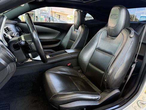 Used 2010 Chevrolet Camaro SS RWD image 12