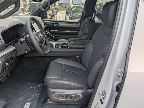 New 2026 Jeep Grand Wagoneer Limited AWD/4WD image 9