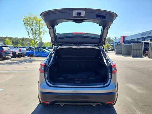 Used 2021 Nissan Rogue Sport SL FWD image 17