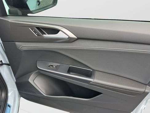New 2026 Volkswagen Taos SE FWD image 15