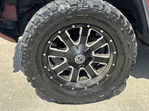 Used 2003 HUMMER H2 w/ Preferred Equipment Group AWD/4WD image 28
