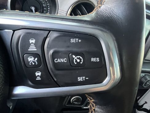 Used 2021 Jeep Wrangler Unlimited Sahara AWD/4WD image 23