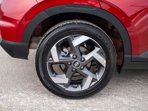 Certified 2025 Hyundai Venue SEL image 10